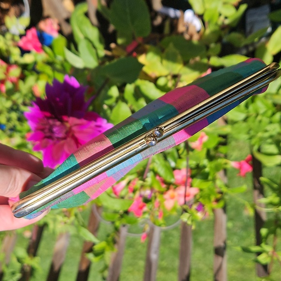 VNT Colorful Plaid KissLock Clutch W/ Keyring - Picture 7 of 9